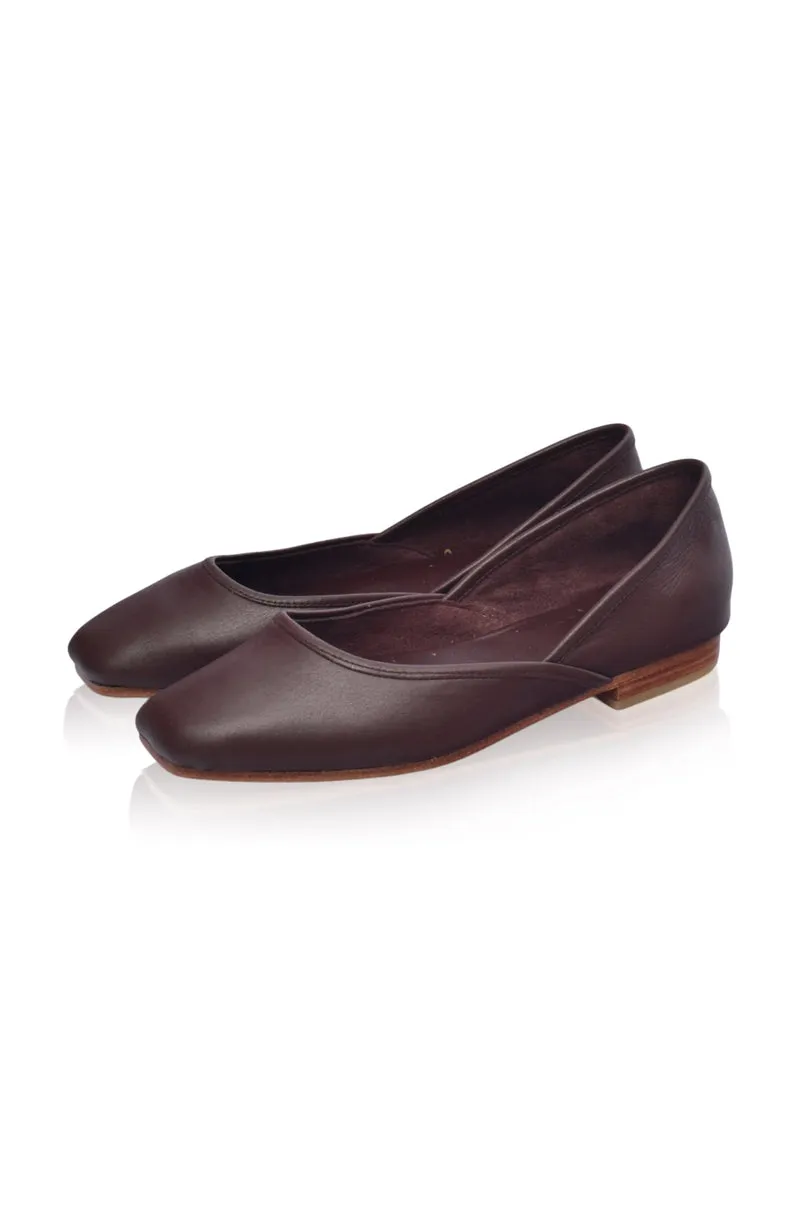 Amore Square Toe Ballet Flats in Black