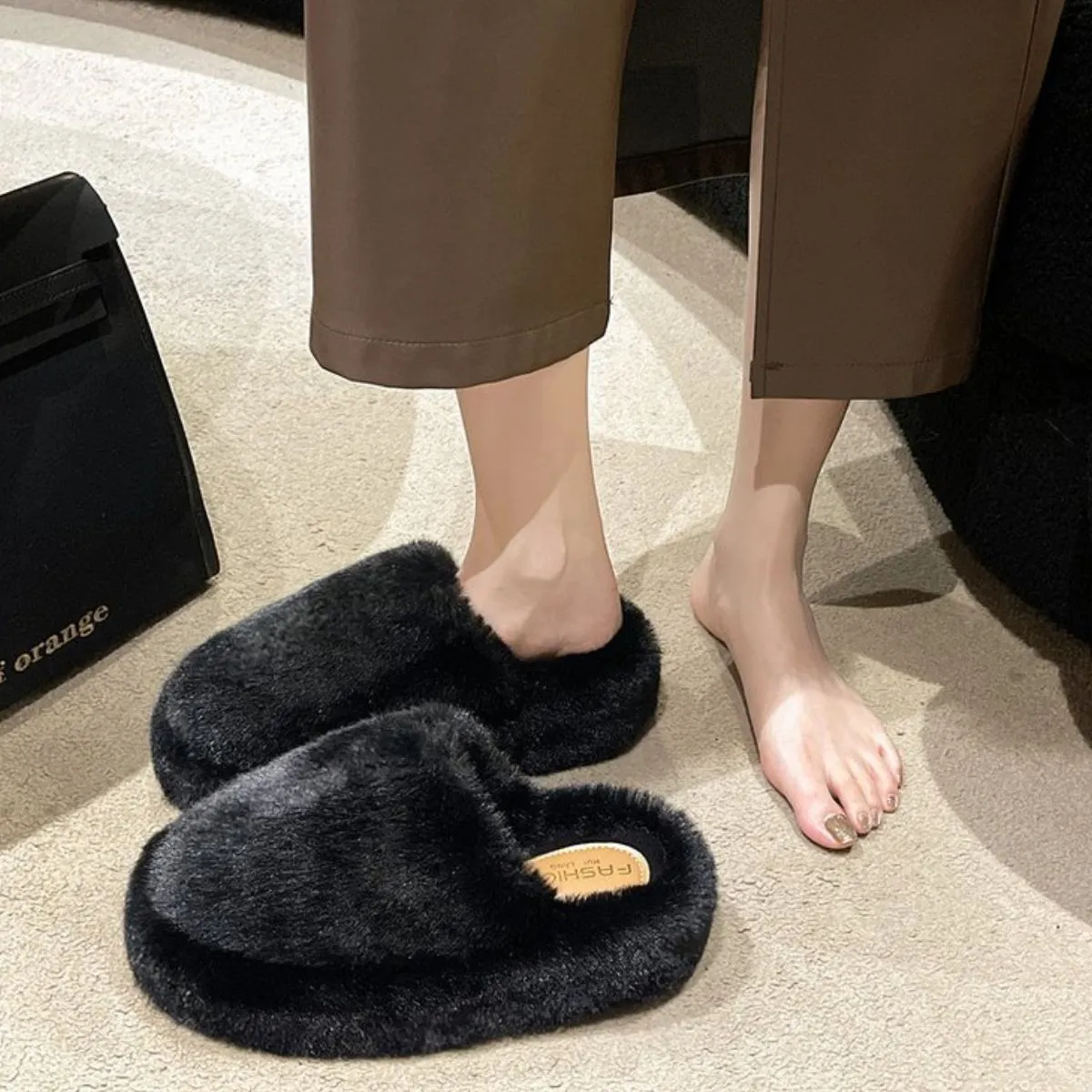 Fuzzy Round Toe Flat Slippers