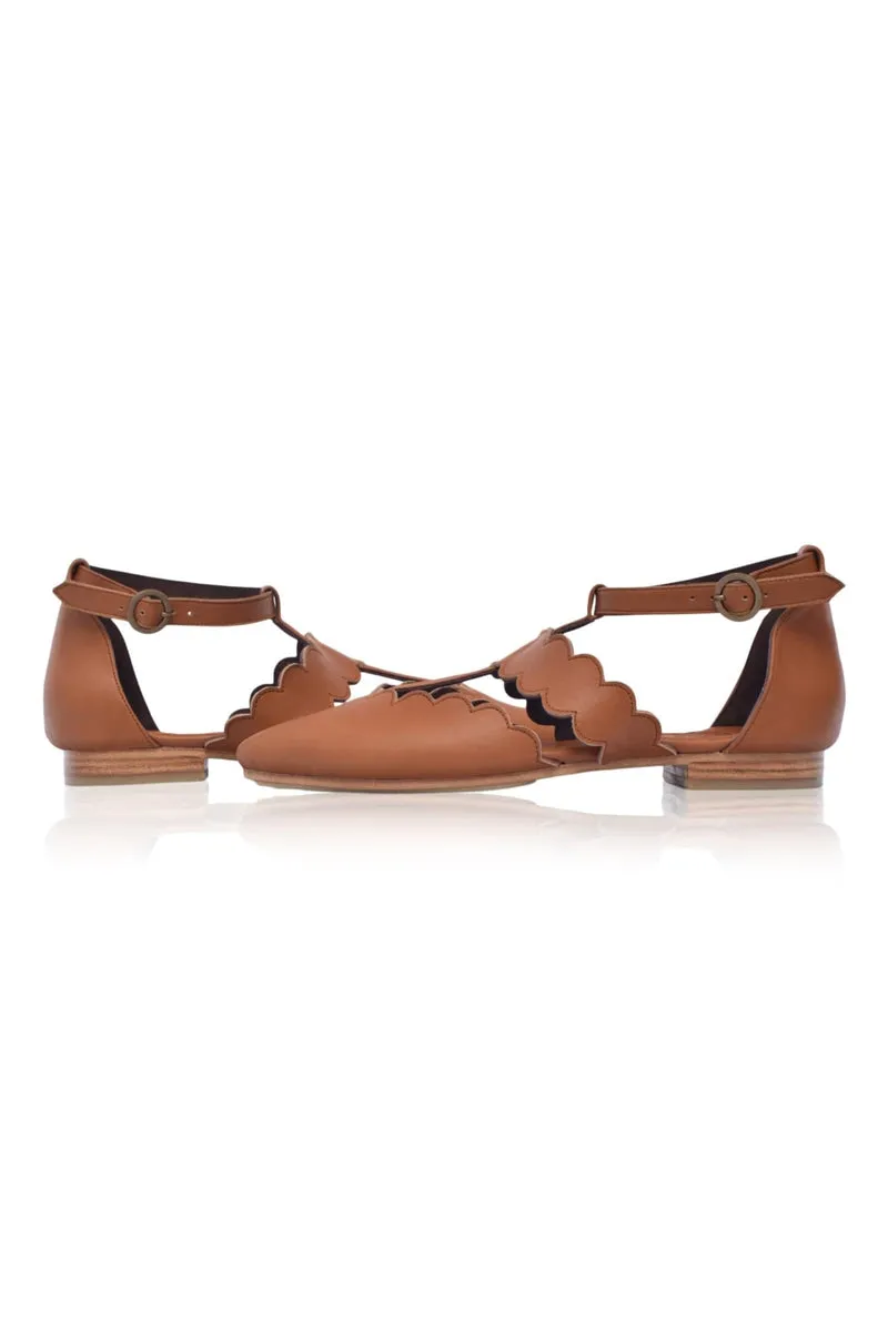 Gardenia Pointy Toe Leather Flats in Vintage Camel