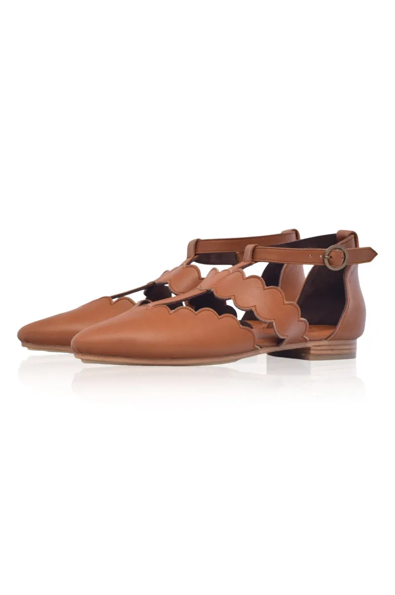 Gardenia Pointy Toe Leather Flats in Vintage Camel