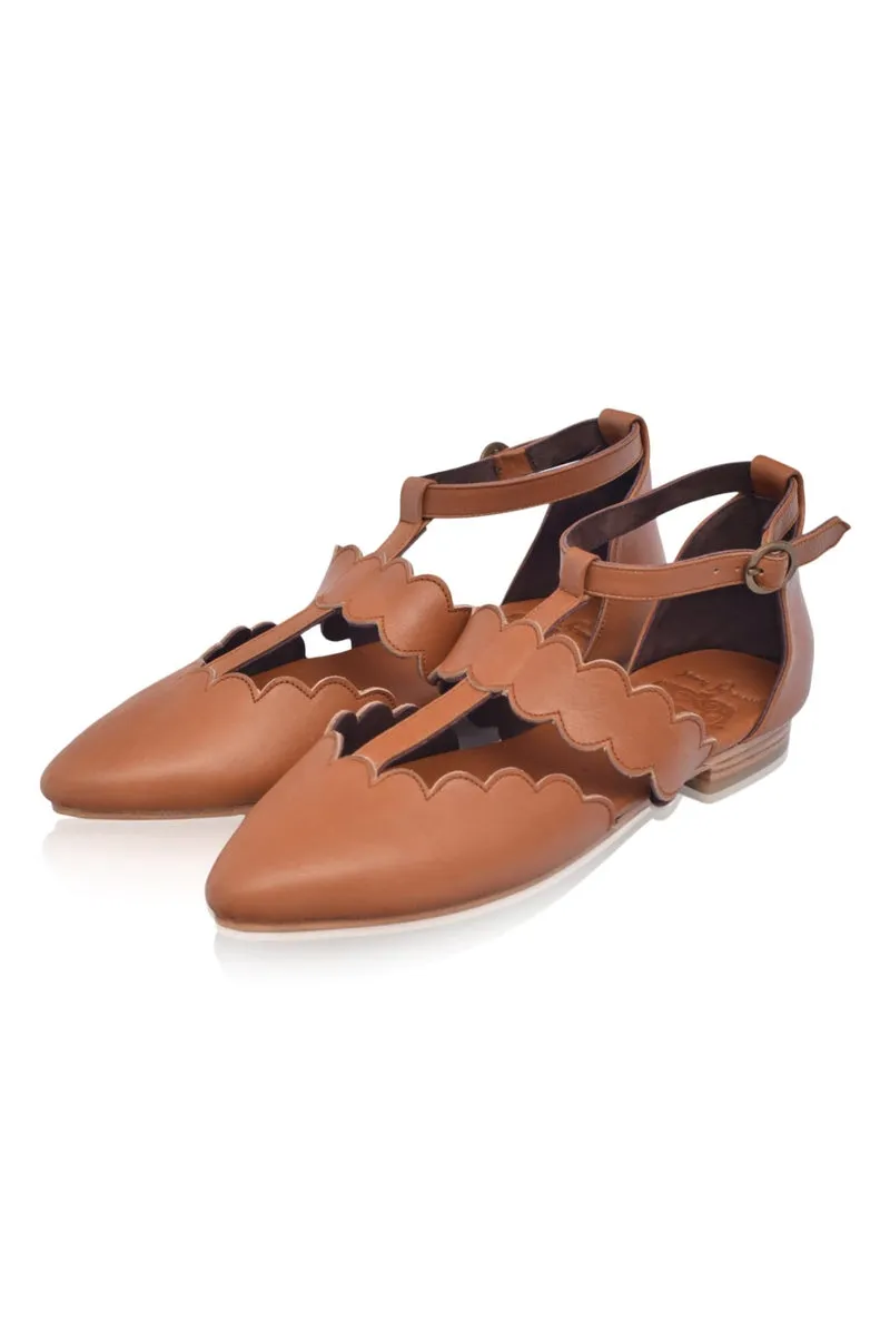 Gardenia Pointy Toe Leather Flats in Vintage Camel