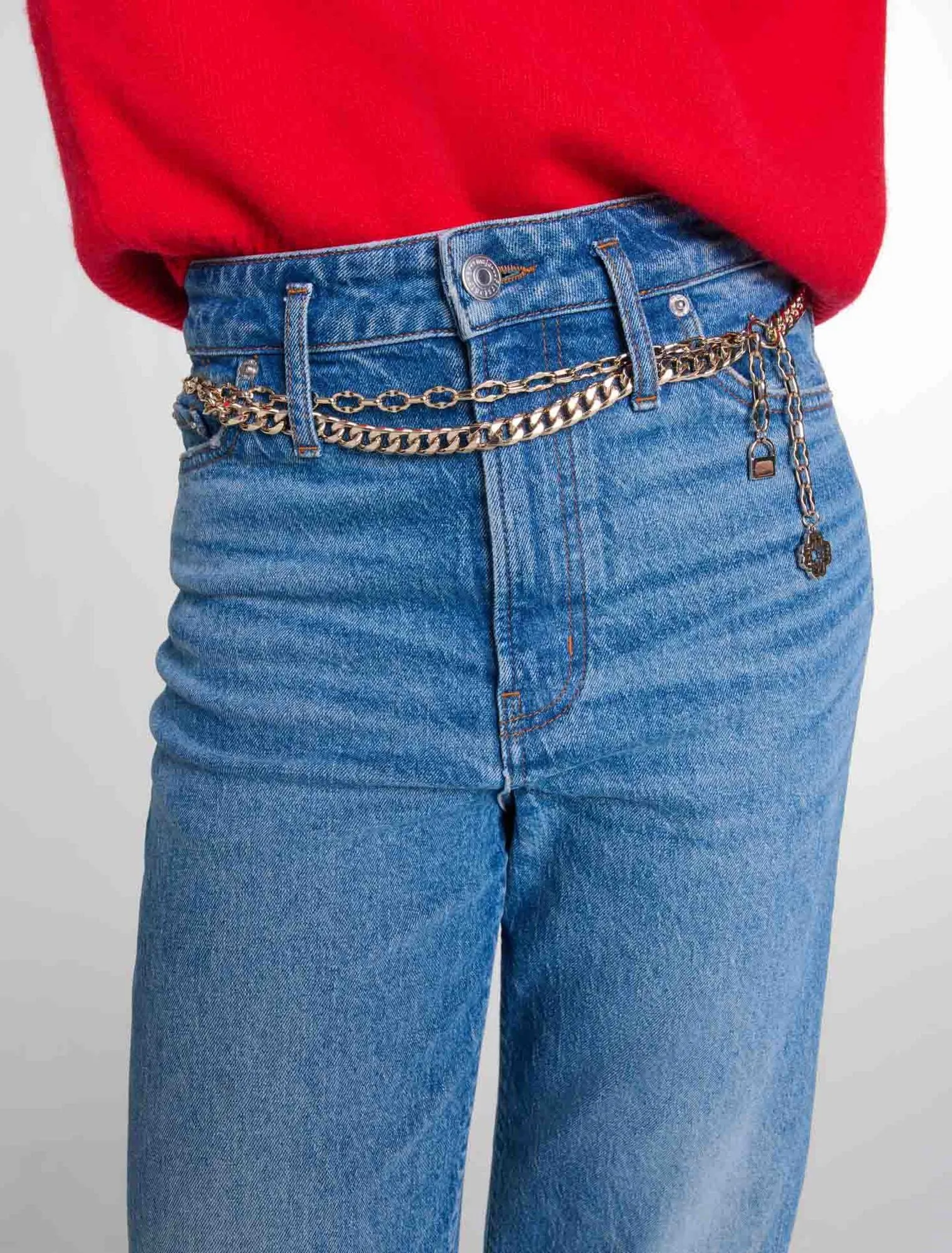 Jeans with chain-link belt