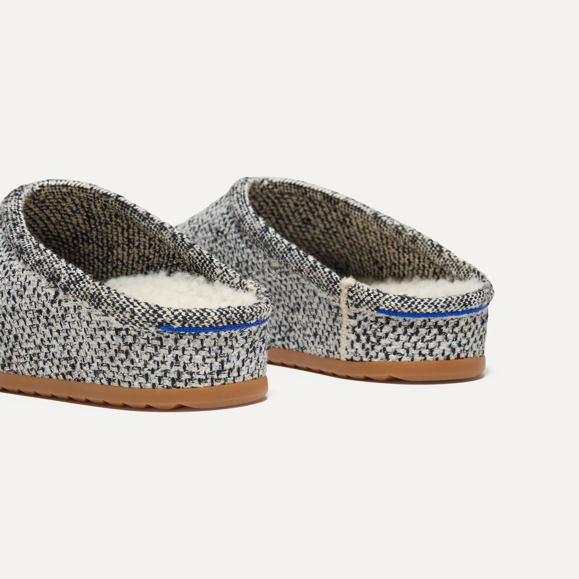 Cozy Clog - Luxurious Cookies and Cream Bouclé Slippers for Ultimate Comfort