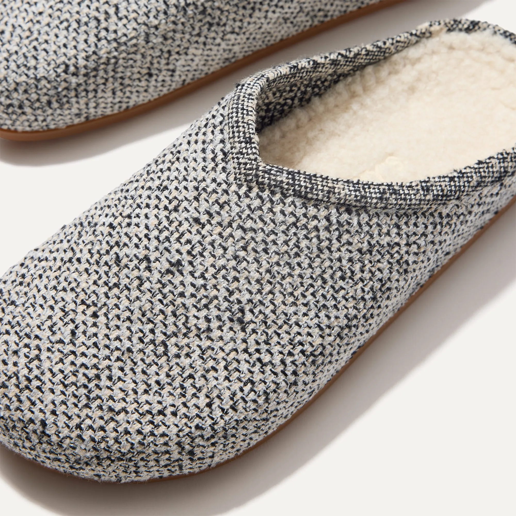 Cozy Clog - Luxurious Cookies and Cream Bouclé Slippers for Ultimate Comfort